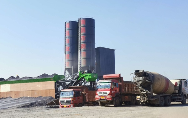 南昌市政建設(shè)黨委委員呂文萬載縣南部新城項目指導工作6002.jpg