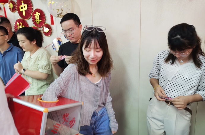 共青團(tuán)南昌市政建設(shè)集團(tuán)有限公司委員會(huì)舉辦了“承傳統(tǒng)文化，享團(tuán)圓美滿(mǎn)”中秋主題活動(dòng)6913.jpg