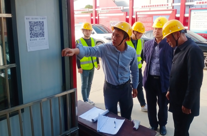 張世東深入市政公用城項(xiàng)目、秦坊安置房項(xiàng)目、南昌高鐵東站新區(qū)項(xiàng)目督查質(zhì)量、安全、揚(yáng)塵治理工作